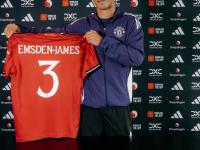 DB体育娱乐平台-詹姆斯在曼联比赛中反败为胜，比赛局势复杂引发热议！